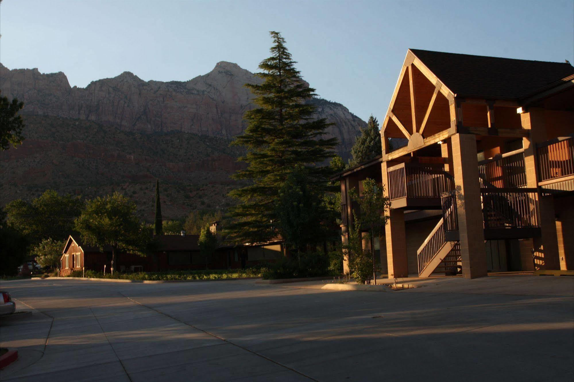 Driftwood Lodge Springdale Eksteriør billede
